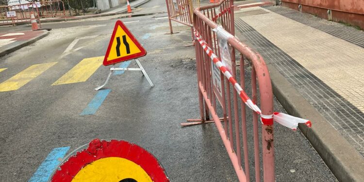 La huelga de transportistas paraliza las obras de acondicionamiento en el barrio de Azata