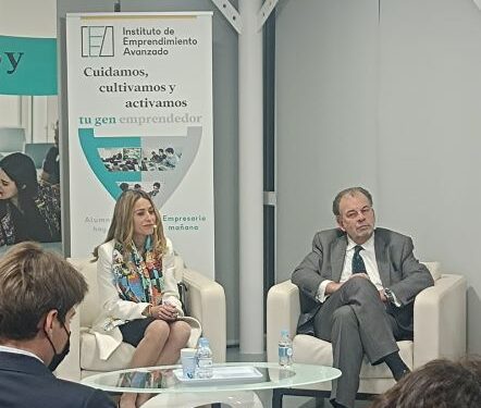El Instituto de Emprendimiento Avanzado conferencia sobre liderazgo con la doctora María José Garrido