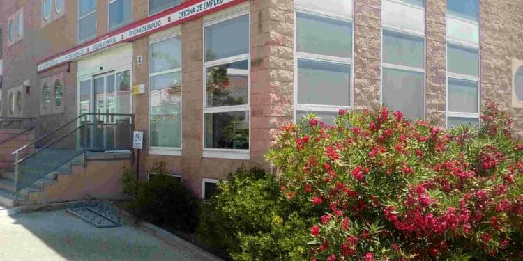 Majadahonda se convierte en la ciudad donde más disminuye el paro en el último año