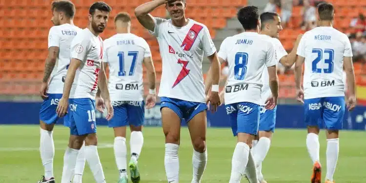 El Rayo vence al Zamora y regresa a los puestos de playoff