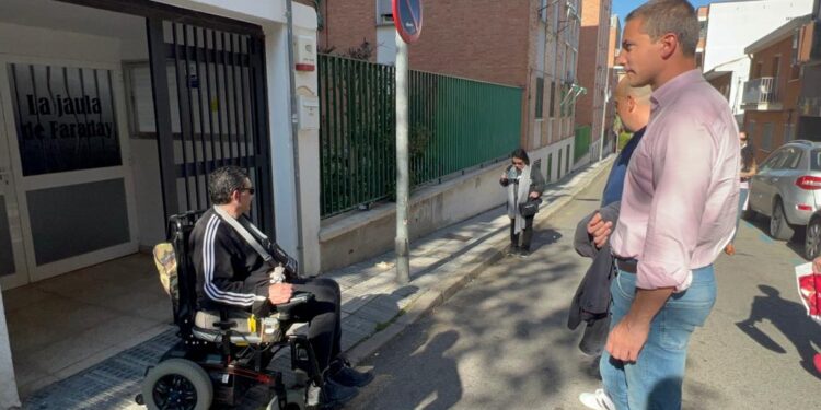 “Hasta para ir al hospital, me las veo y me las deseo con la silla de ruedas”