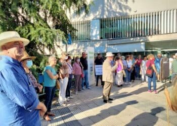 Éxito de la convocatoria vecinal contra el cierre de los Servicios de Urgencias