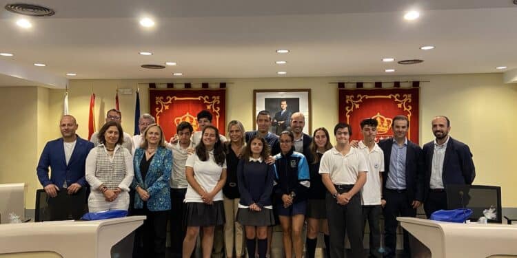 Alumnos del colegio Virgen de Lourdes realizan sus prácticas en el Ayuntamiento