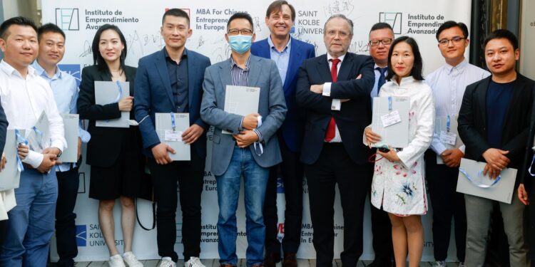 El IEA lanza un programa de formación para emprendedores chinos en España