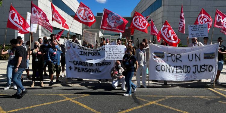 Segunda jornada de paros parciales de los celadores del Puerta de Hierro para solicitar mejora en sus condiciones salariales