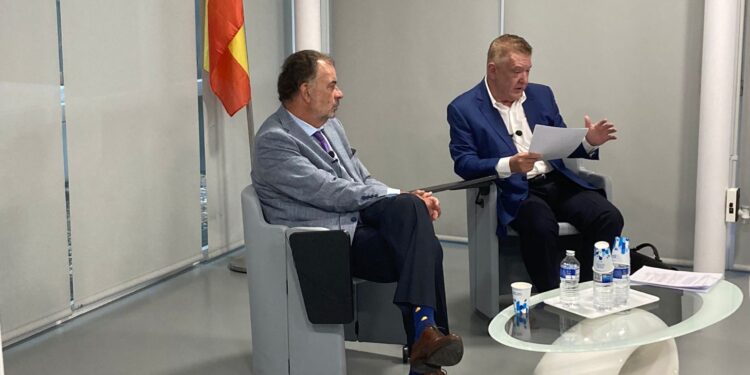 El Catedrático Gabriel García Becedas : “El sistema actual de pensiones no es sostenible”