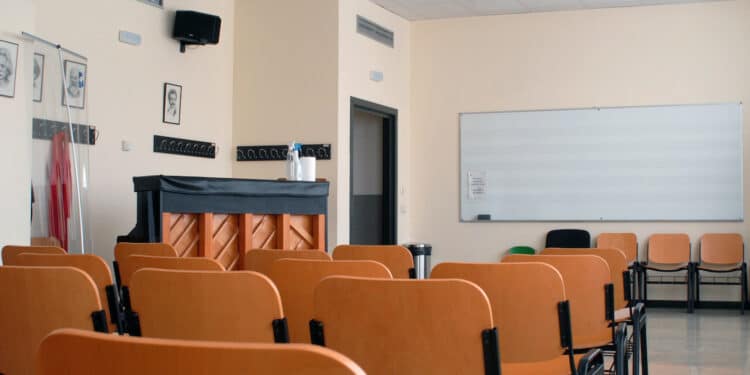 Aprende inglés, informática y cómo funciona tu teléfono móvil