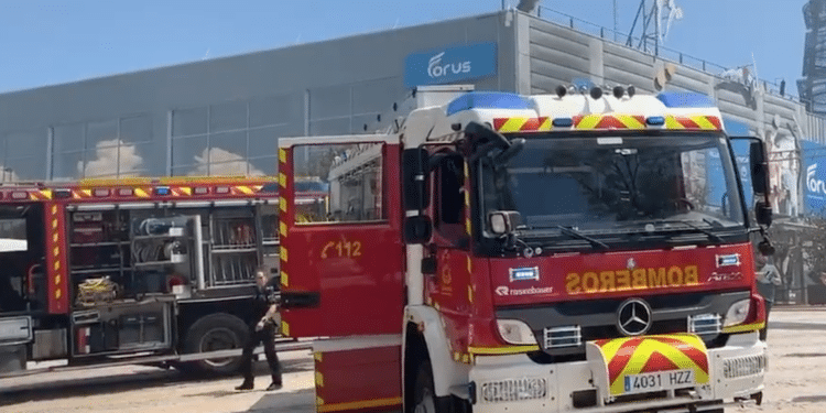 Los bomberos dan por controlado el incendio en el Heron City de Las Rozas