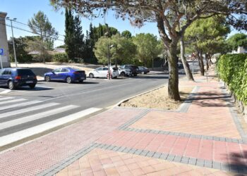 La urbanización Parque Boadilla estrena acera y plazas de aparcamiento