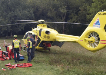 Rescate en helicóptero a una senderista de Majadahonda que se intoxicó por comer bayas silvestres en Huesca
