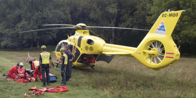 Rescate en helicóptero a una senderista de Majadahonda que se intoxicó por comer bayas silvestres en Huesca