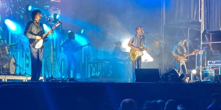 Majadahonda baila y canta con el espectáculo de luz y sonido de Lori Meyers