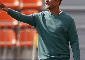 Seis de cada diez rayistas apoyan el despido de Nogales