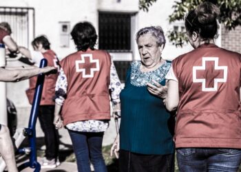 Cruz Roja pone en marcha un programa de atención a las personas cuidadoras