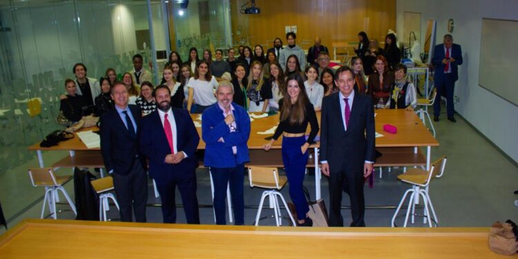 Lorenzo Caprile define el diseño de moda como “una industria durísima, más que un arte” en la puesta de largo de la nueva etapa del Centro Superior de Diseño HAC_R