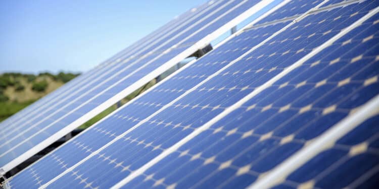 El Ayuntamiento instalará paneles fotovoltaicos en 36 edificios públicos