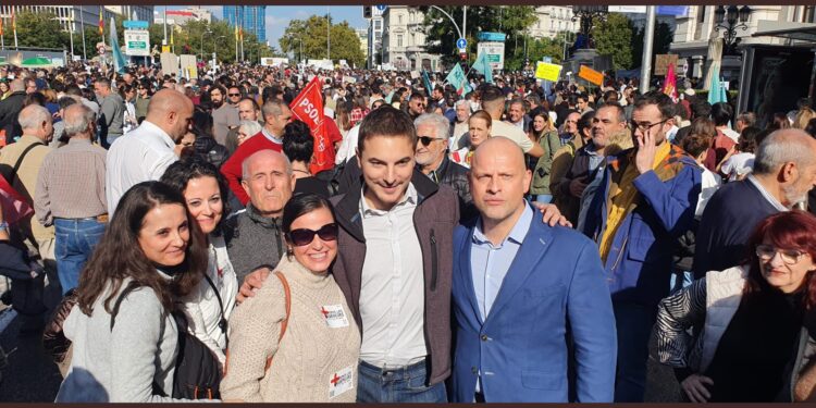 David R. Cabrera se presenta ante los vecinos como candidato del PSOE a la Alcaldía de Majadahonda