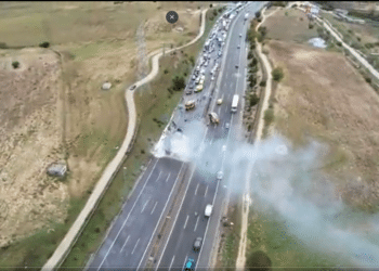 El incendio de un camión bloquea la M50 a su paso por Majadahonda
