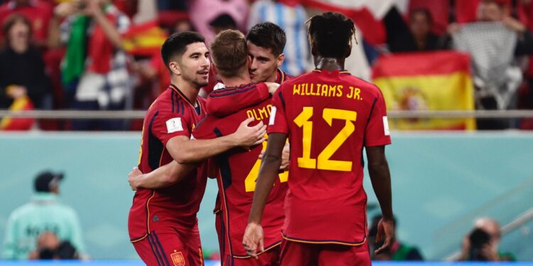 España enamora en su estreno en el Mundial de Catar
