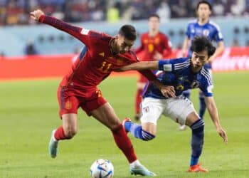 España vive de las rentas para pasar a octavos