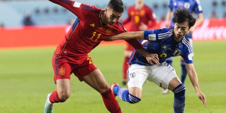 España vive de las rentas para pasar a octavos