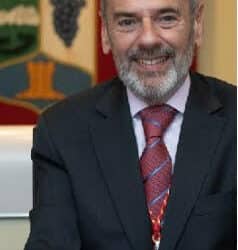 El portavoz adjunto de Cs, Alfonso Reina, presenta su renuncia a su acta