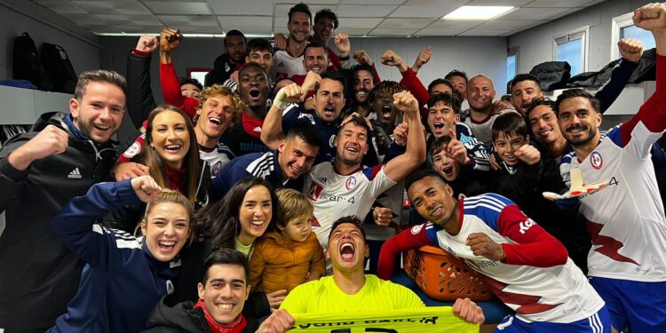 Los jugadores del Rayo Majadahonda celebrando la victoria.