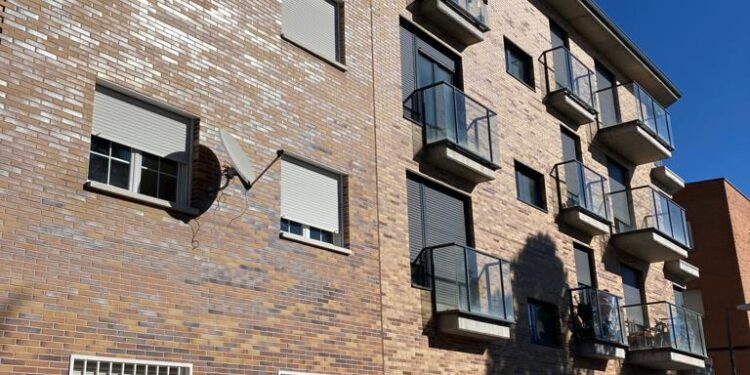 El alcalde asegura que pondrá “todos los medios” para “evitar que se produzcan perjuicios” a los vecinos a raíz de la okupación de un edificio