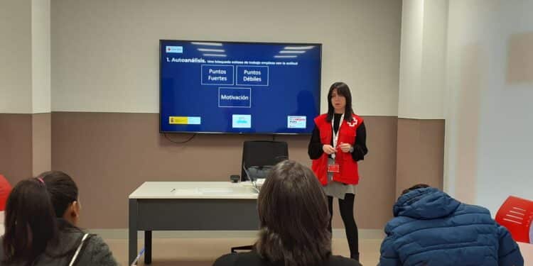 Cruz Roja pone en marcha un taller para ayudar en la búsqueda de empleo a las personas refugiadas y solicitantes de asilo