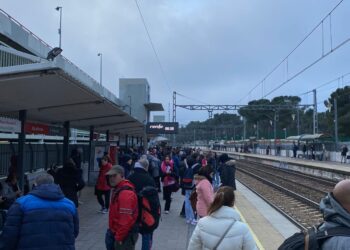 Viajeros esperando en Estación de Majadahonda