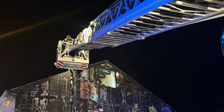 Afectada una casa unifamiliar en Villanueva de la Cañada por un incendio en su fachada