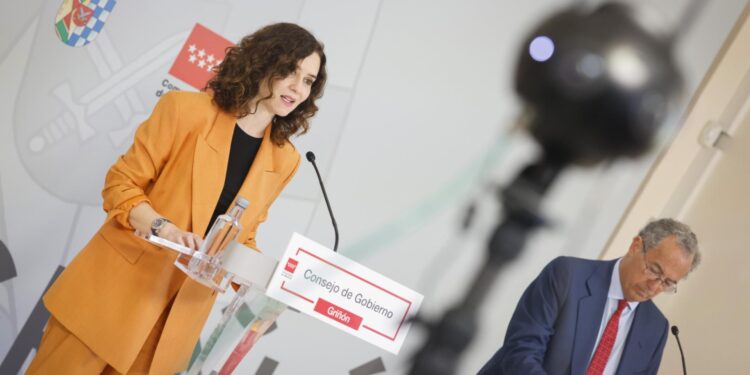 La Comunidad de Madrid adelanta la solicitud de becas a abril