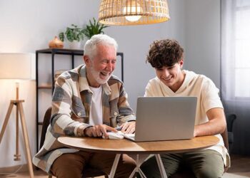 Alumnos del IES José Saramago ponen remedio a la brecha digital