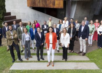 Lola Moreno presenta su lista electoral formada por 14 mujeres y 13 hombres