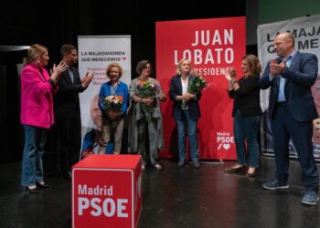 Cientos de vecinos acuden a la presentación de Rodríguez Cabrera como candidato por el PSOE a la Alcaldía