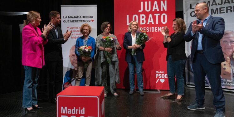 Cientos de vecinos acuden a la presentación de Rodríguez Cabrera como candidato por el PSOE a la Alcaldía