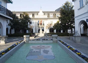 La mesa de contratación propone excluir a la empresa de Murcia que ganó el contrato de limpieza y recogida de basuras porque no ha acreditado la solvencia económica