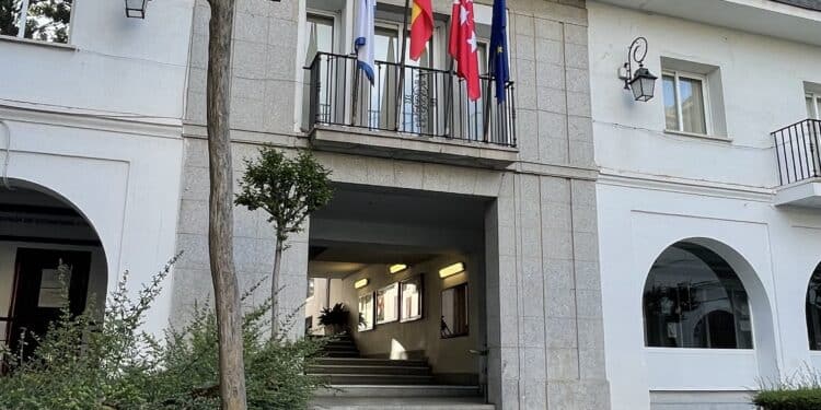 El PSOE denuncia el “lamentable estado de mantenimiento del Ayuntamiento” y anuncia remodelación de todos los equipamientos públicos