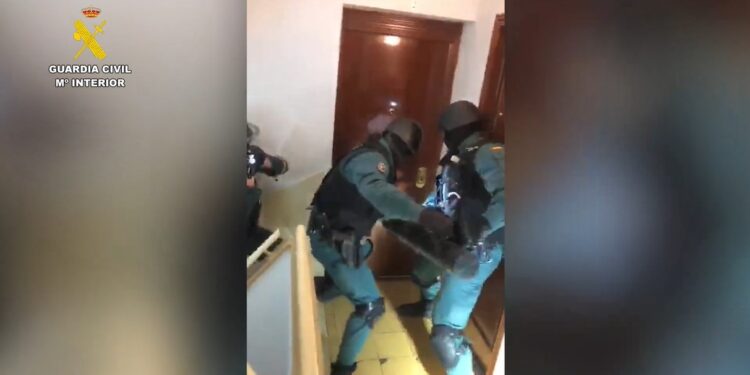 La Guardia Civil detiene a una banda especializada en robos en chalets que actuó en Majadahonda y Las Rozas