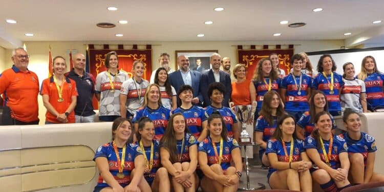 Las chicas de Rugby Majadahonda y Hockey Majadahonda homenajeadas por el Ayuntamiento