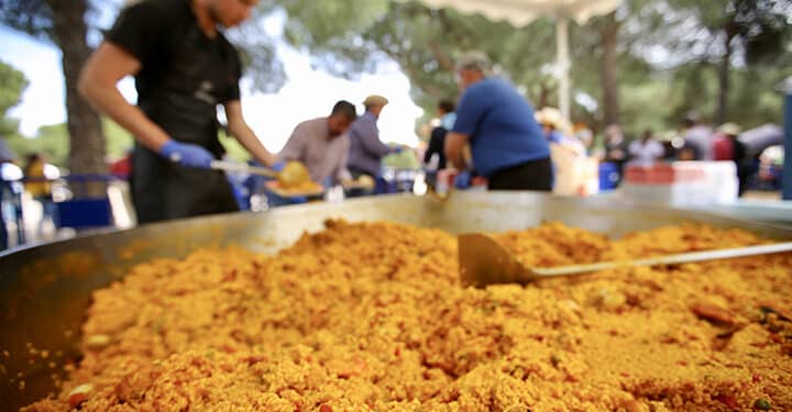 Las Rozas celebra las fiestas de la Virgen del Retamar: paella gigante, romería, juegos tradicionales…