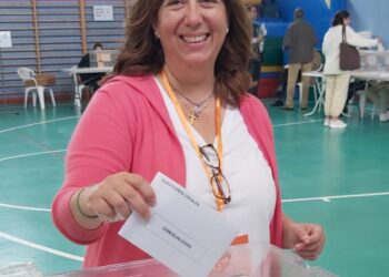 Eva Sáenz de Pipaón candidata de Ciudadanos vota este 28-M