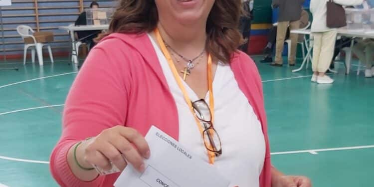 Eva Sáenz de Pipaón candidata de Ciudadanos vota este 28-M