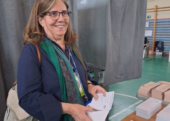 Mercedes Pedreira candidata de Centristas vota este 28-M