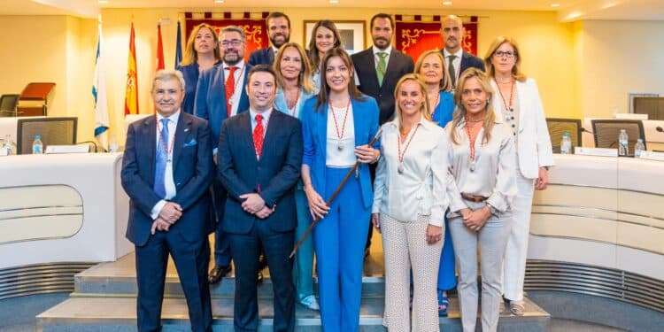 Lola Moreno organiza el Ayuntamiento en torno a cinco tenencias de Alcaldía y 14 concejalías