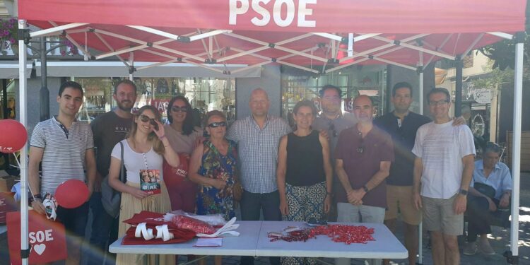 La vicepresidenta Teresa Ribera, presenta a los vecinos de Majadahonda el programa del PSOE
