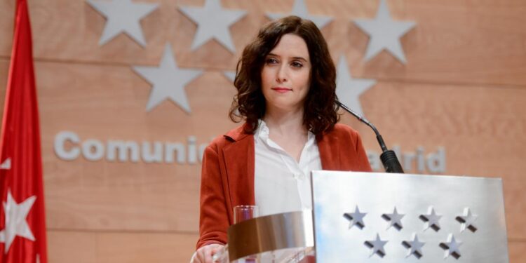 Ayuso pierde el bebé que esperaba a las ocho semanas de gestación