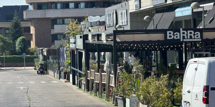 El PSOE pide la retirada de las terrazas COVID en la zona de la Bolsa para “evitar molestias a los vecinos”