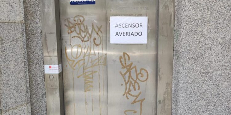 El PSOE denuncia “mal mantenimiento” de los edificios públicos