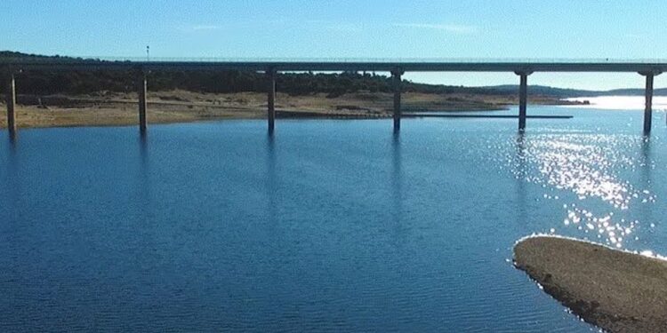 El Canal de Isabel II aclara que los malos olores en el agua del noroeste madrileño se deben a las algas